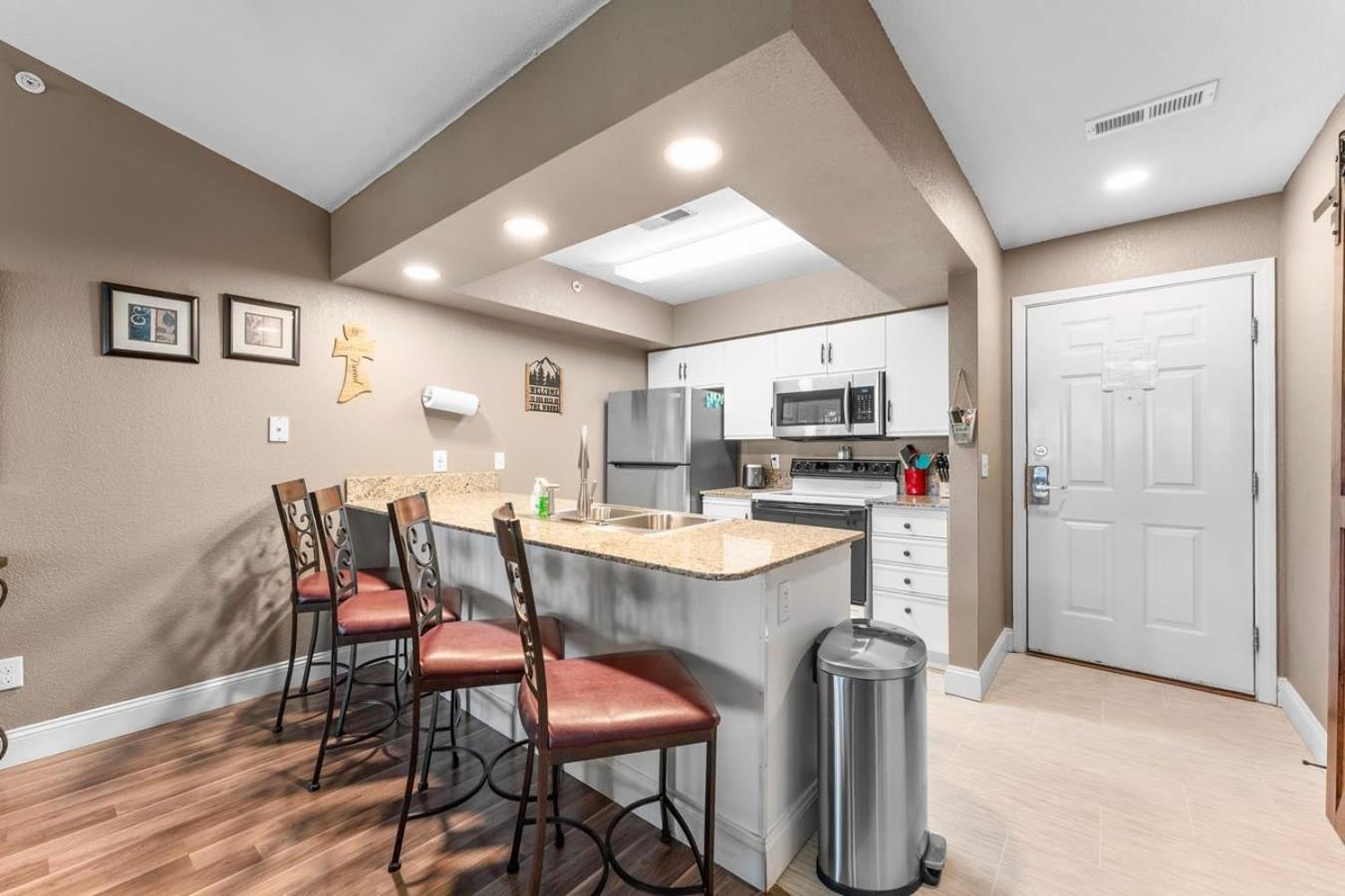 Penthouse Thousand Hills Golf Front Condo With Pool Close To 76 And Sleeps 8 Branson Exterior photo